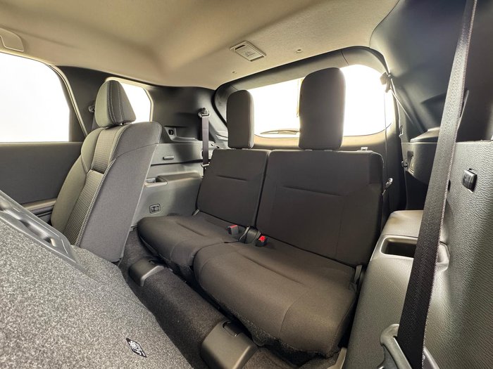 2025 Mitsubishi Outlander ES