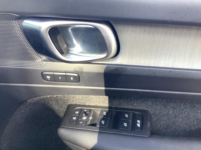 2022 Volvo XC40 Plus B4