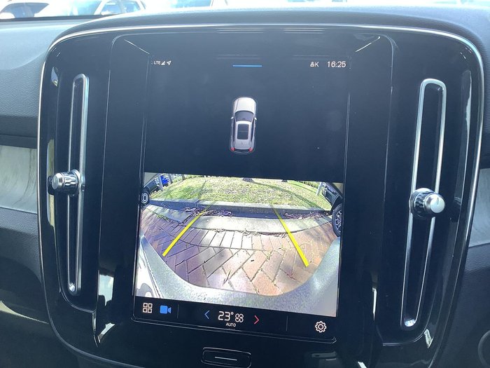 2022 Volvo XC40 Plus B4