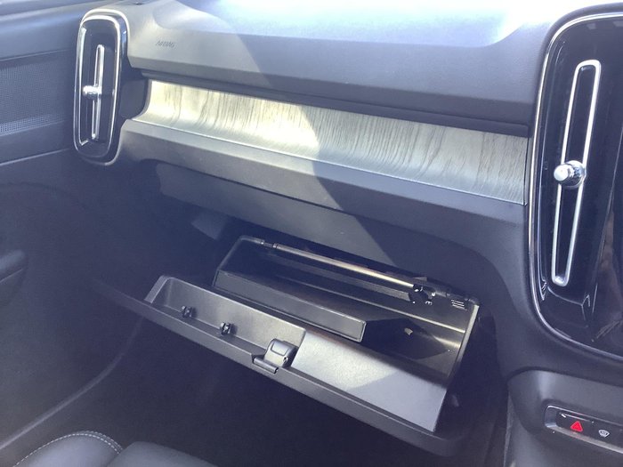 2022 Volvo XC40 Plus B4