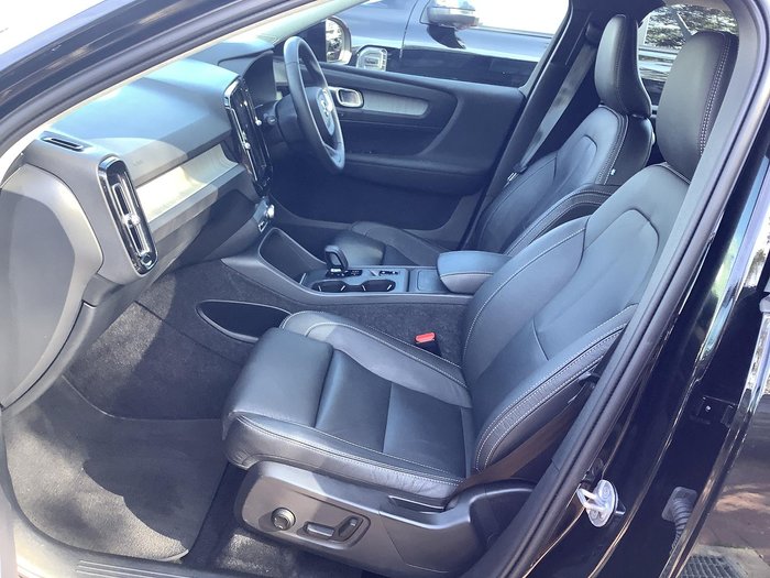 2022 Volvo XC40 Plus B4