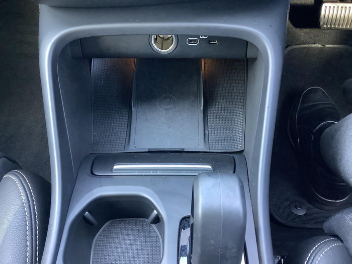 2022 Volvo XC40 Plus B4