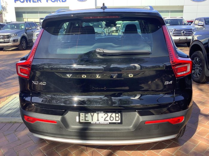 2022 Volvo XC40 Plus B4