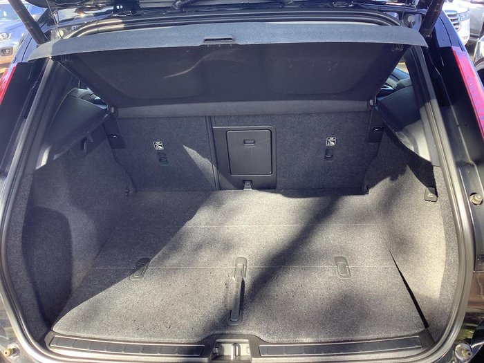 2022 Volvo XC40 Plus B4