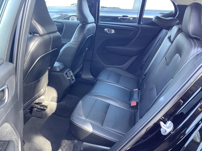 2022 Volvo XC40 Plus B4