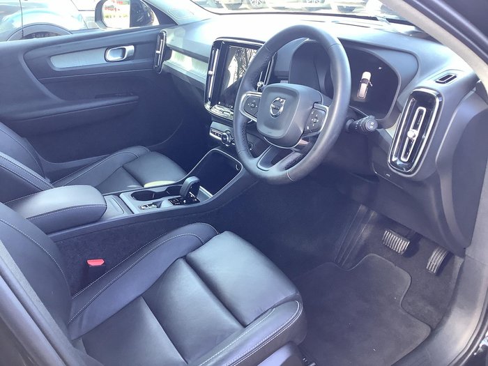 2022 Volvo XC40 Plus B4