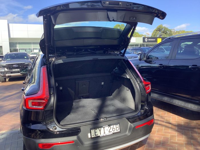 2022 Volvo XC40 Plus B4