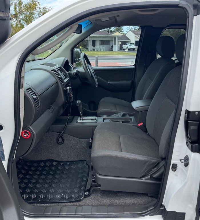 2011 Nissan Navara RX