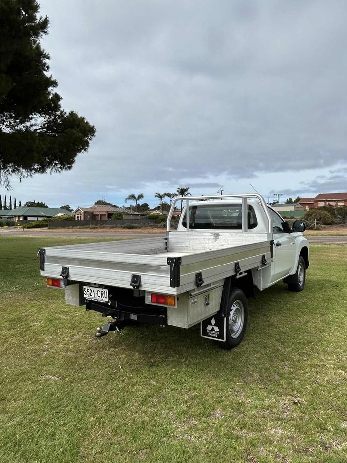 2022 Mitsubishi Triton GLX