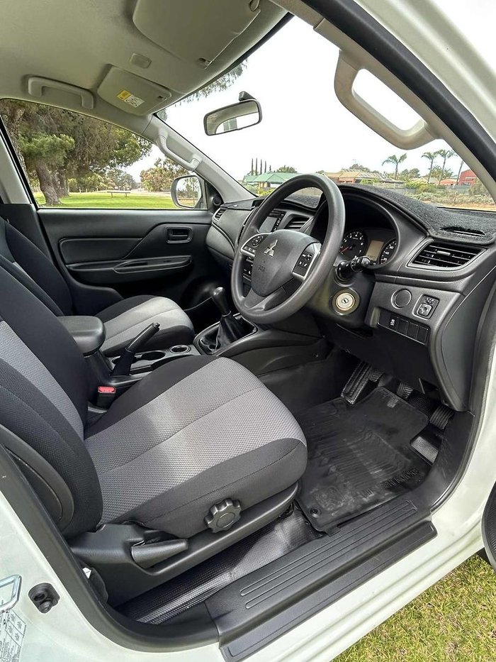 2022 Mitsubishi Triton GLX