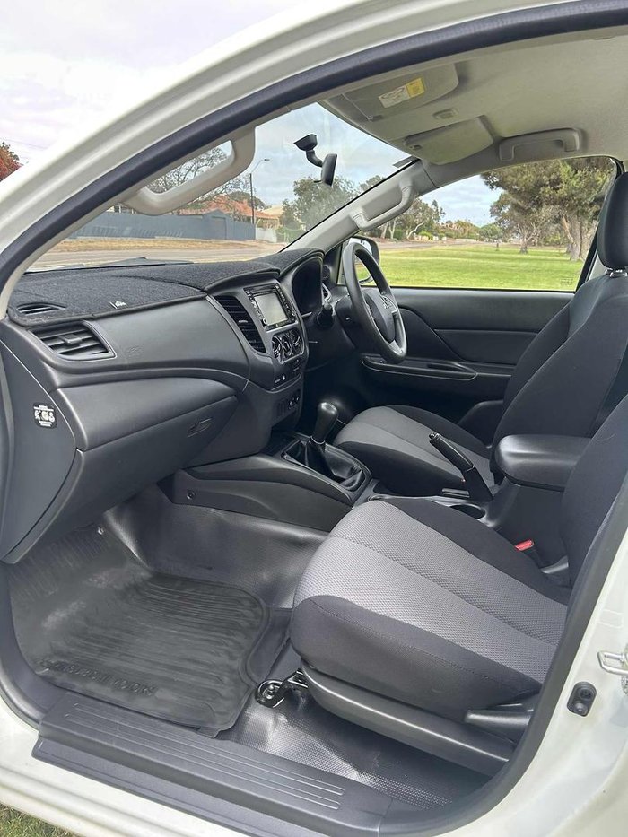 2022 Mitsubishi Triton GLX