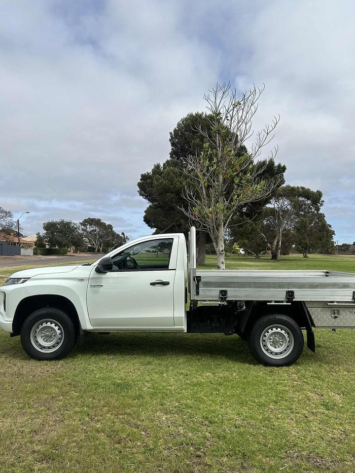 2022 Mitsubishi Triton GLX