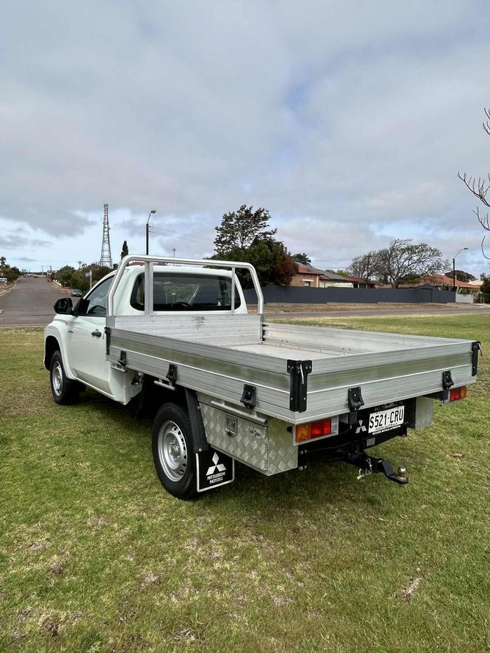 2022 Mitsubishi Triton GLX