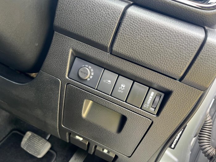 2025 Isuzu D-MAX X-TERRAIN