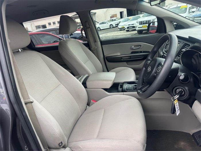 2017 KIA CARNIVAL S