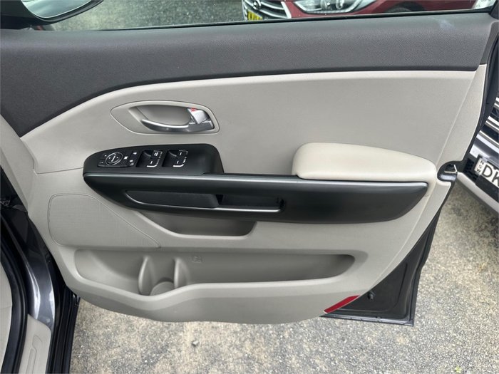 2017 KIA CARNIVAL S