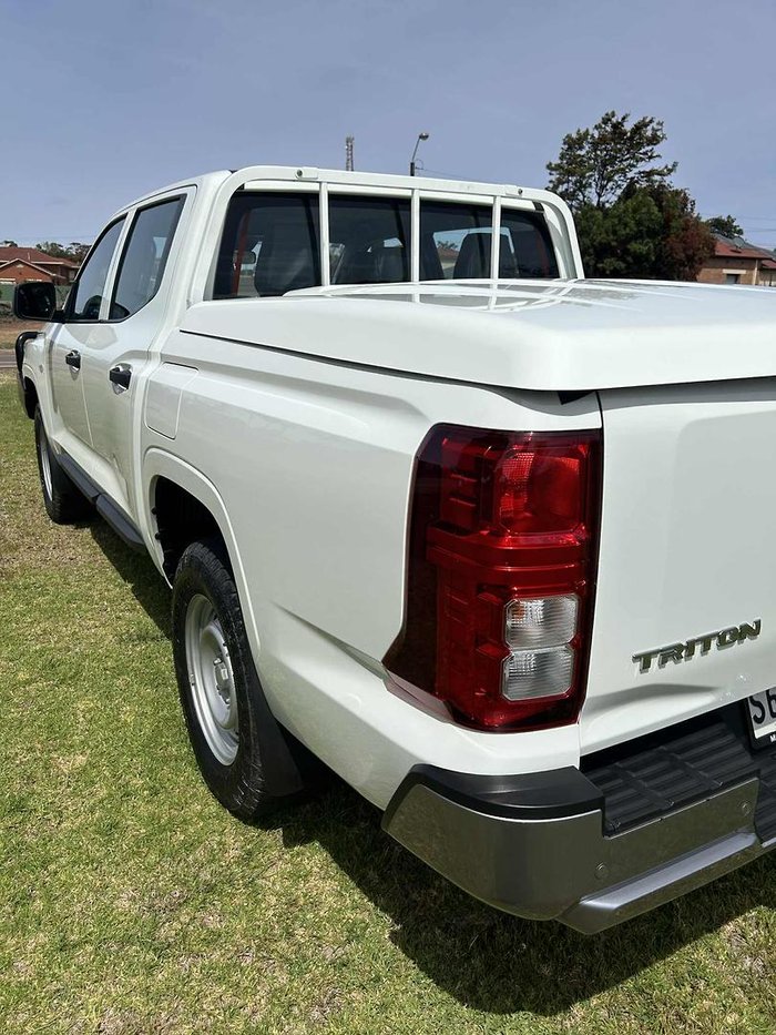 2024 Mitsubishi Triton GLX
