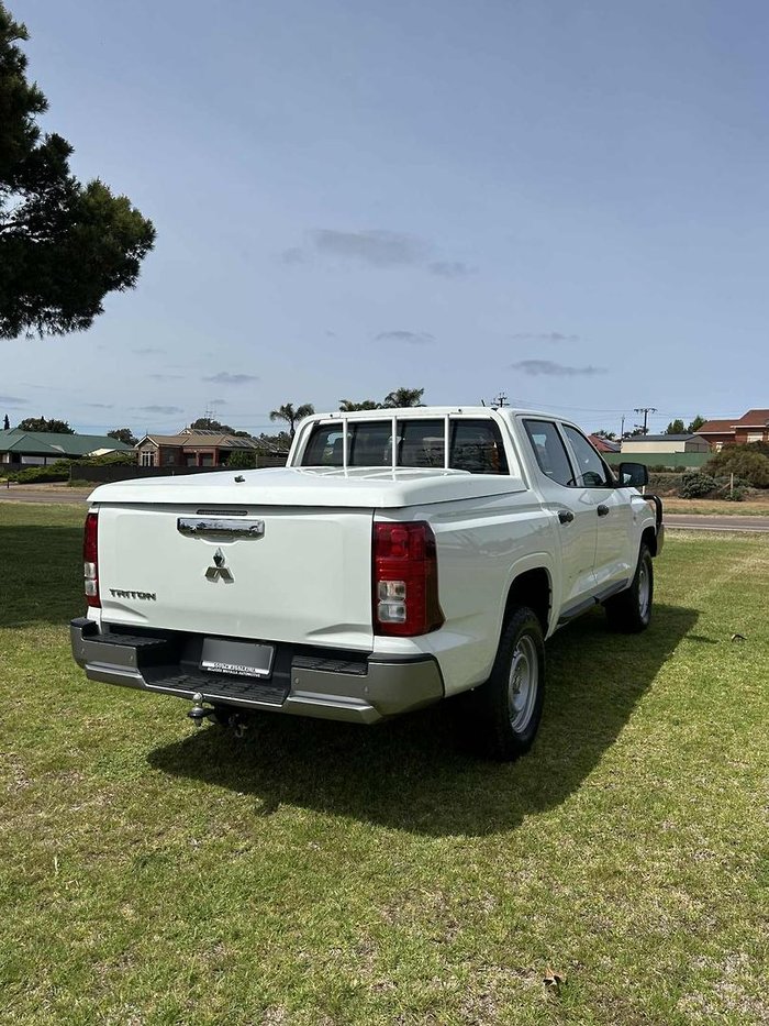 2024 Mitsubishi Triton GLX