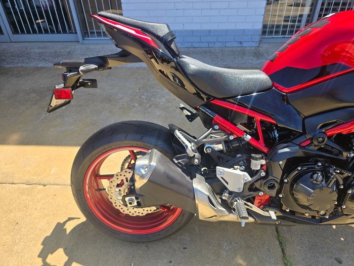 2024 Kawasaki Z900 (ZR900) Red