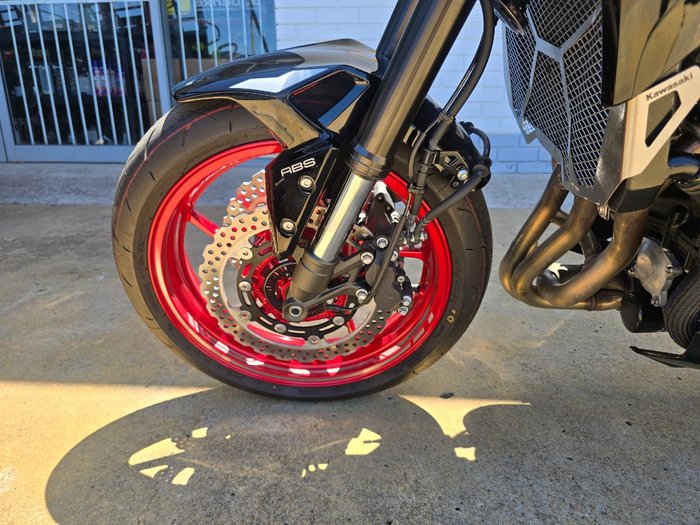 2024 Kawasaki Z900 (ZR900) Red