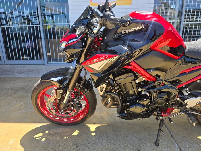 2024 Kawasaki Z900 (ZR900) Red