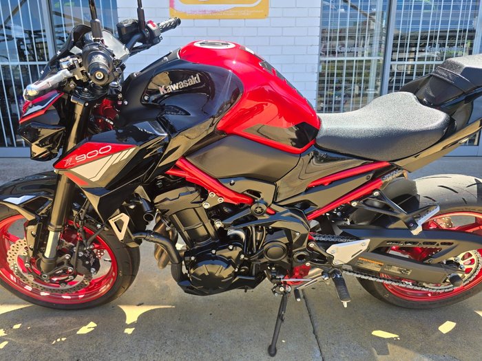 2024 Kawasaki Z900 (ZR900) Red