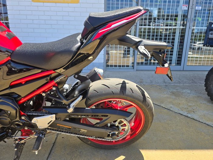 2024 Kawasaki Z900 (ZR900) Red