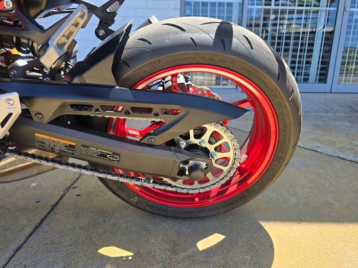 2024 Kawasaki Z900 (ZR900) Red