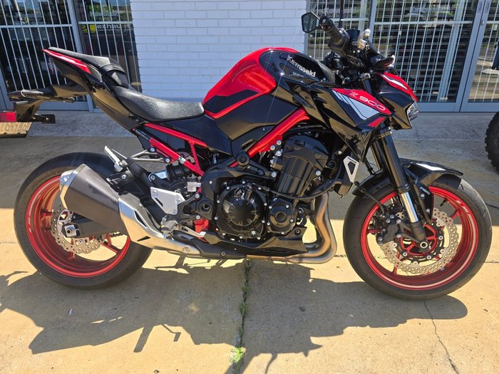 2024 Kawasaki Z900 (ZR900) Red