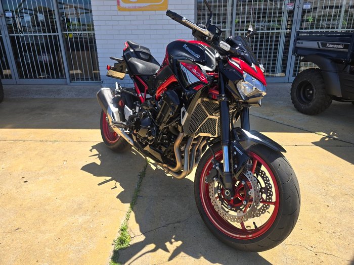 2024 Kawasaki Z900 (ZR900) Red