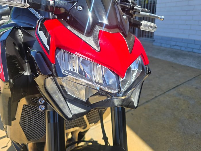 2024 Kawasaki Z900 (ZR900) Red