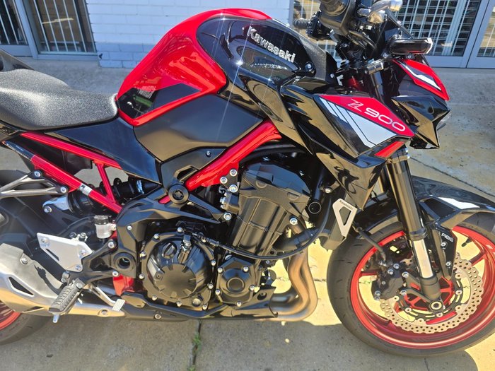 2024 Kawasaki Z900 (ZR900) Red