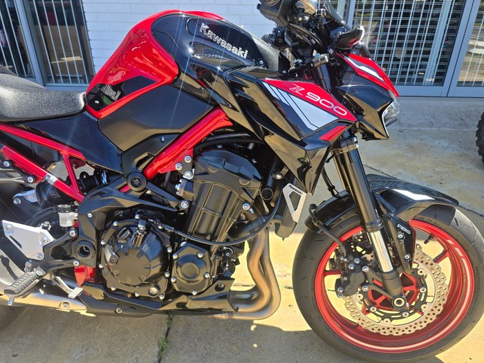 2024 Kawasaki Z900 (ZR900) Red