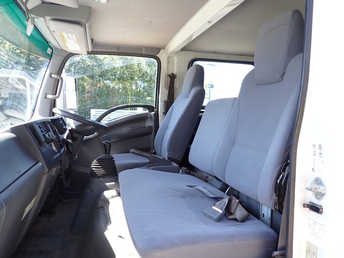 2016 ISUZU NPR 75-190 WHITE
