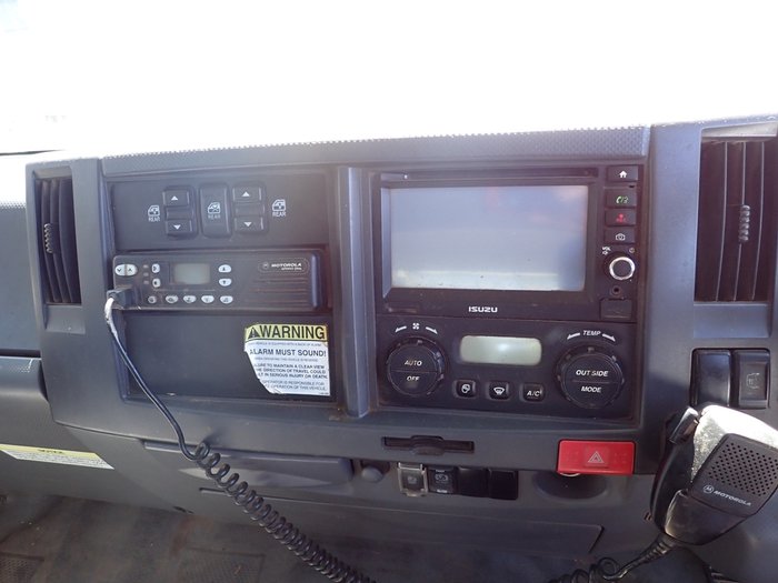 2016 ISUZU NPR 75-190 WHITE