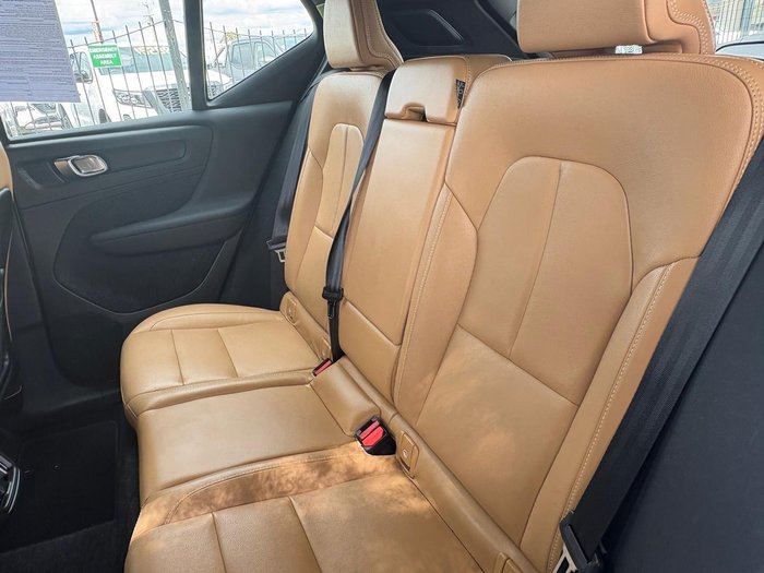 2019 Volvo XC40 T4 Momentum