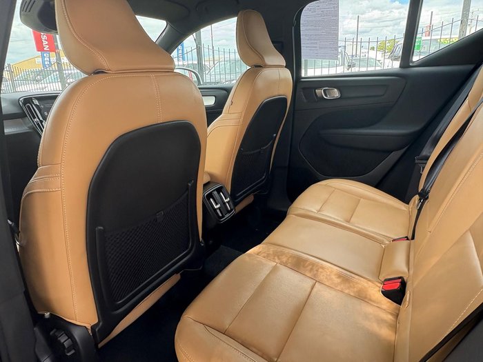 2019 Volvo XC40 T4 Momentum