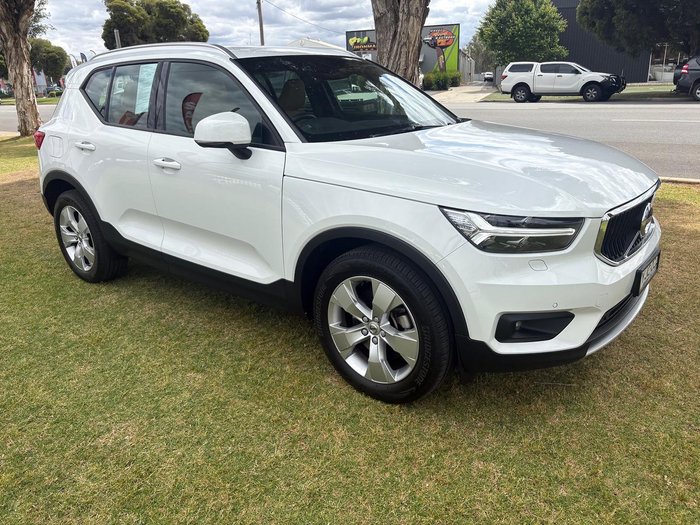 2019 Volvo XC40 T4 Momentum