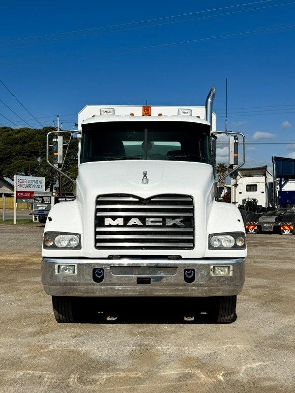 2010 Mack Metro-Liner 8X4 Hardox Steel Tipper Truck