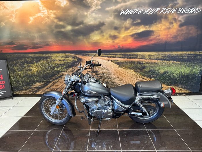2015 Suzuki VL250 (LC250 INTRUDER) GREY