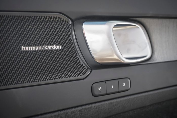 2025 Volvo XC40 Ultra B4 Bright