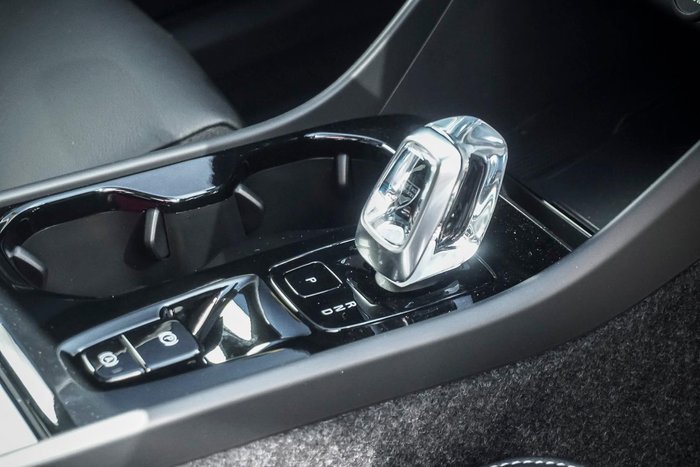 2025 Volvo XC40 Ultra B4 Bright