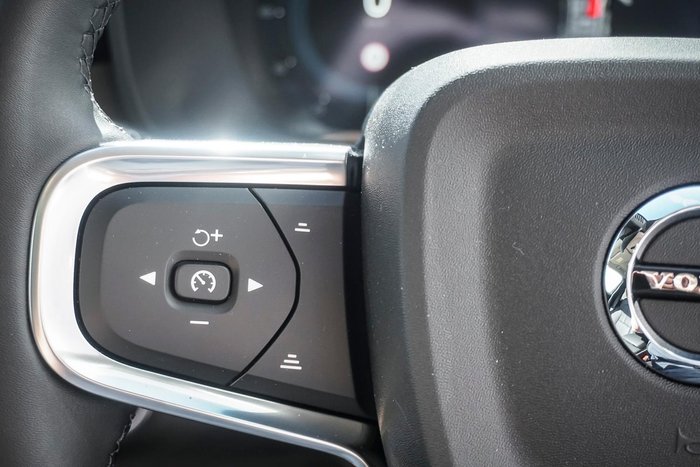 2025 Volvo XC40 Ultra B4 Bright