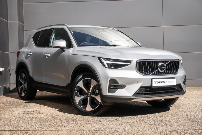 2025 Volvo XC40