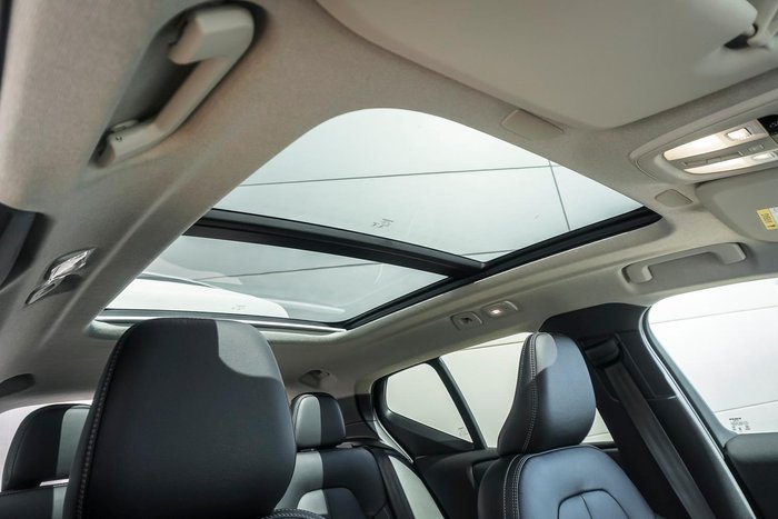 2025 Volvo XC40 Ultra B4 Bright