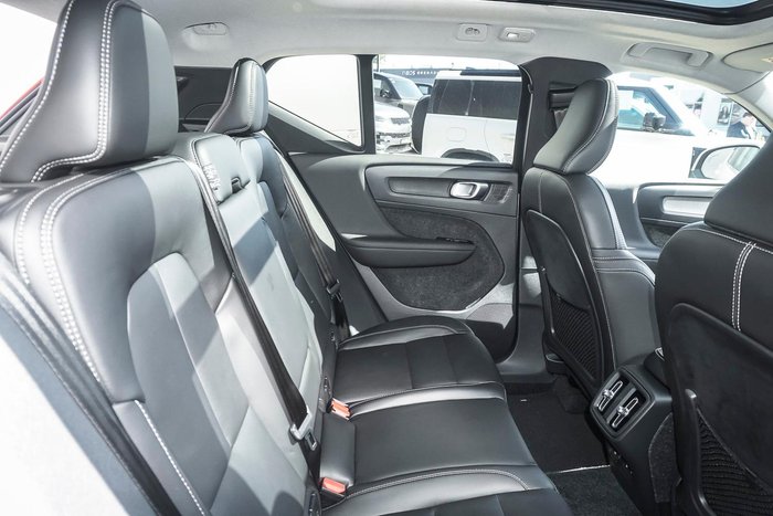 2025 Volvo XC40 Ultra B4 Bright