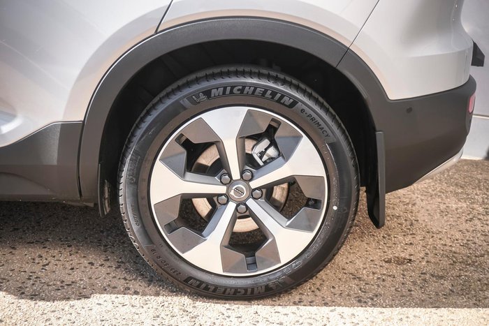 2025 Volvo XC40 Ultra B4 Bright