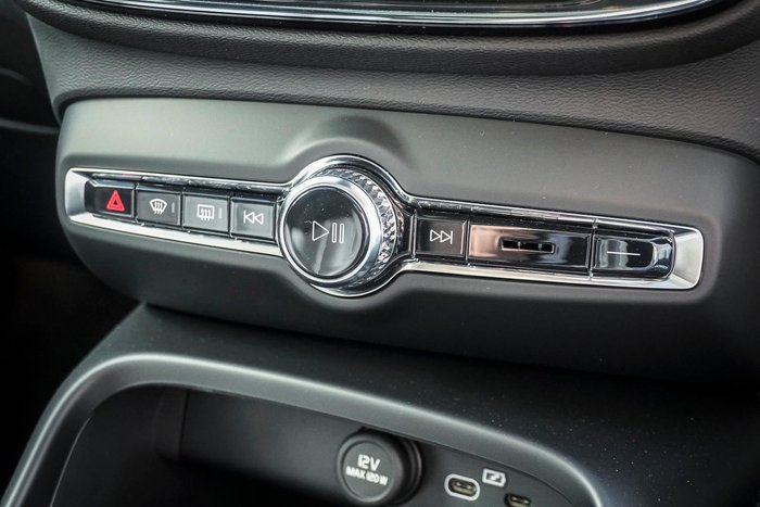 2025 Volvo XC40 Ultra B4 Bright