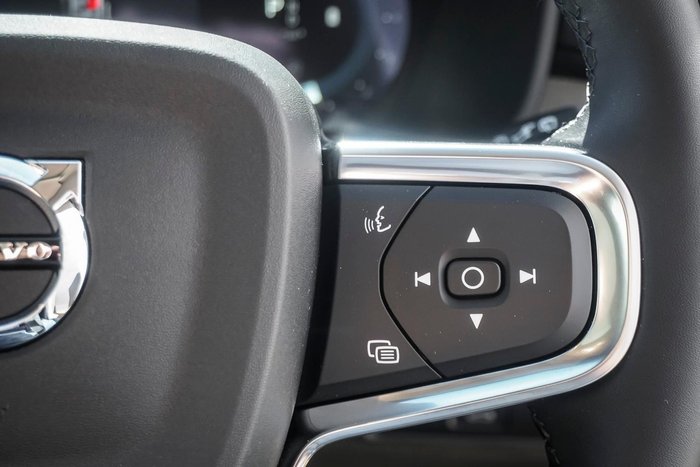 2025 Volvo XC40 Ultra B4 Bright