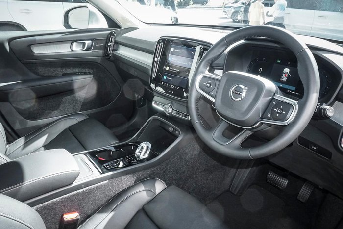 2025 Volvo XC40 Ultra B4 Bright